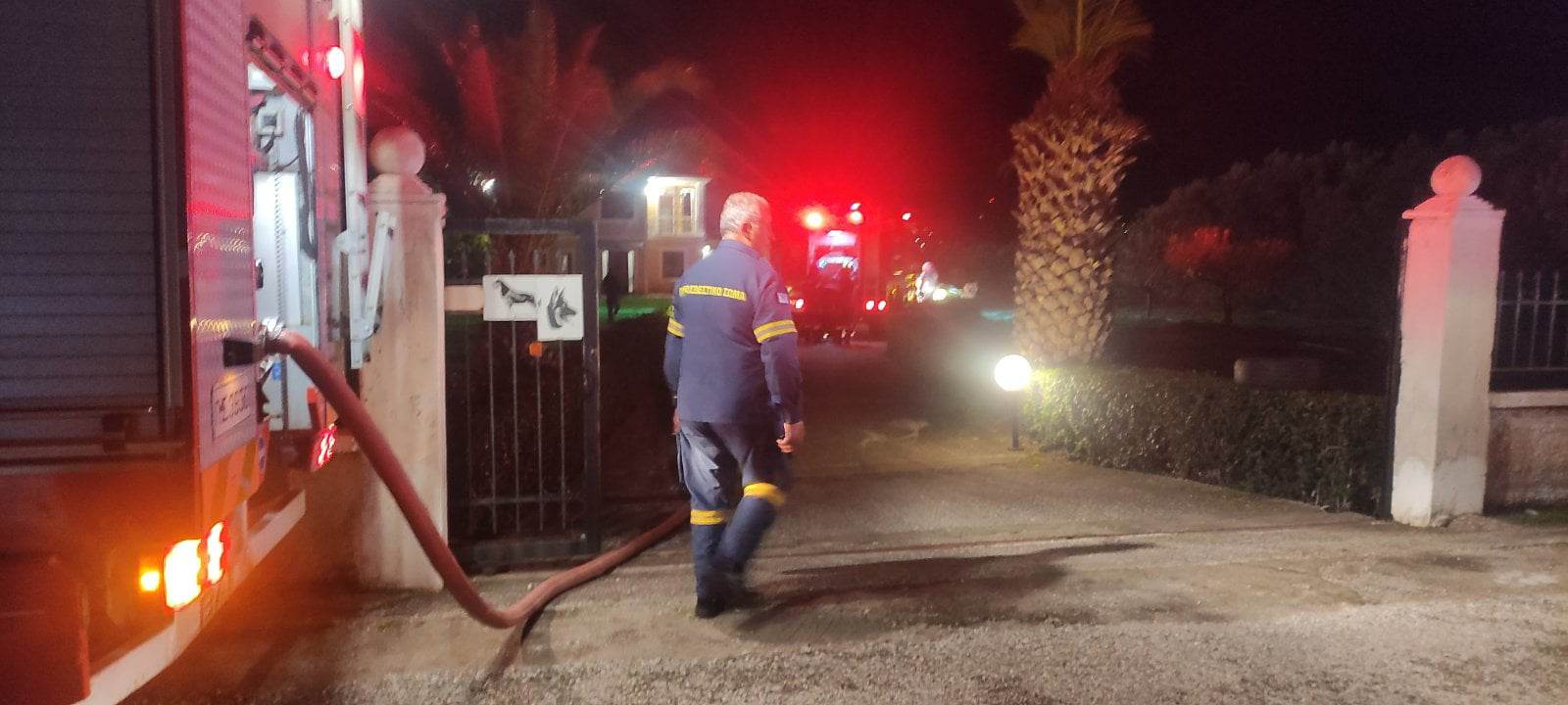 Ηραίο: Πυρκαγιά σε γκαράζ – Κάηκαν οχήματα