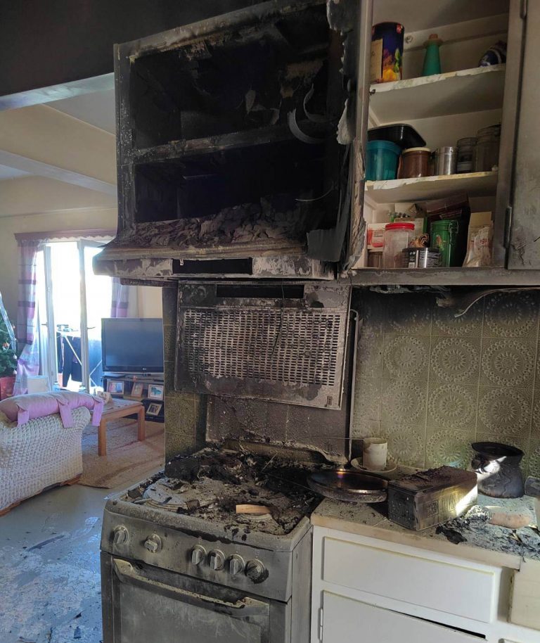 Καρλόβασι: Κατασβέστηκε η πυρκαγιά σε κατοικία