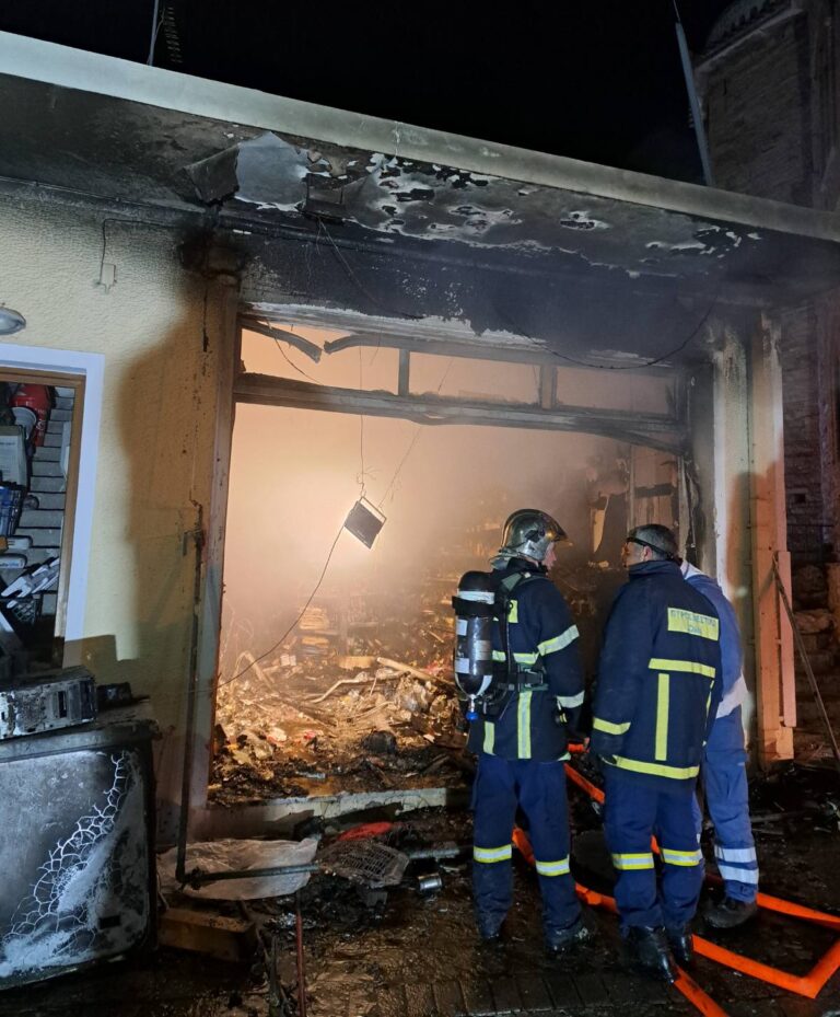 BINTEO – Μαραθόκαμπος: Καταστράφηκε μίνι μάρκετ από πυρκαγιά – Τι εξετάζεται