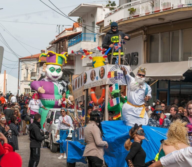 ΦΩΤΟΡΕΠΟΡΤΑΖ: Το Καρλοβασίτικο Καρναβάλι!