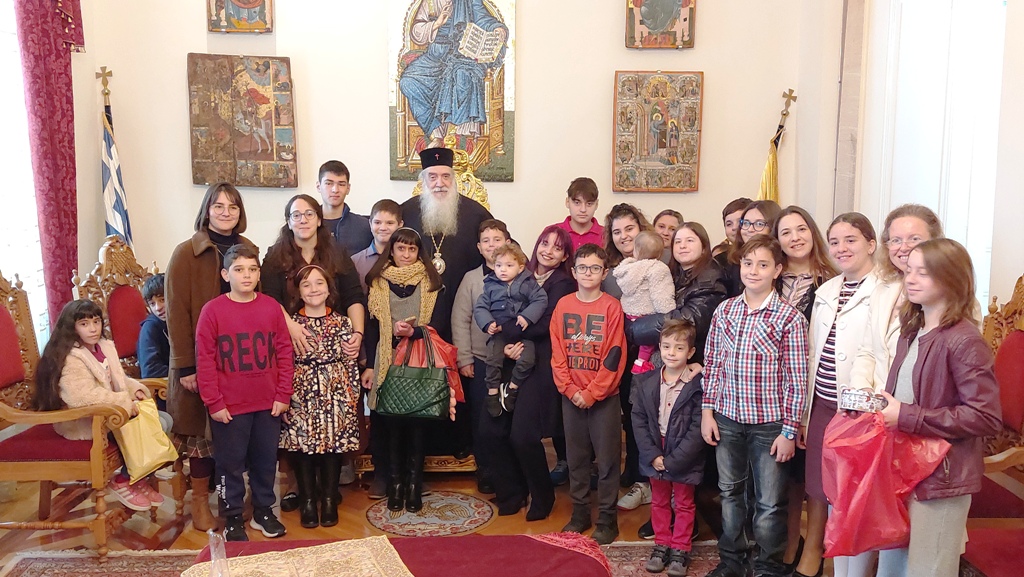 Τα παιδιά των ιερέων της Σάμου στο επισκοπείο της μητρόπολης